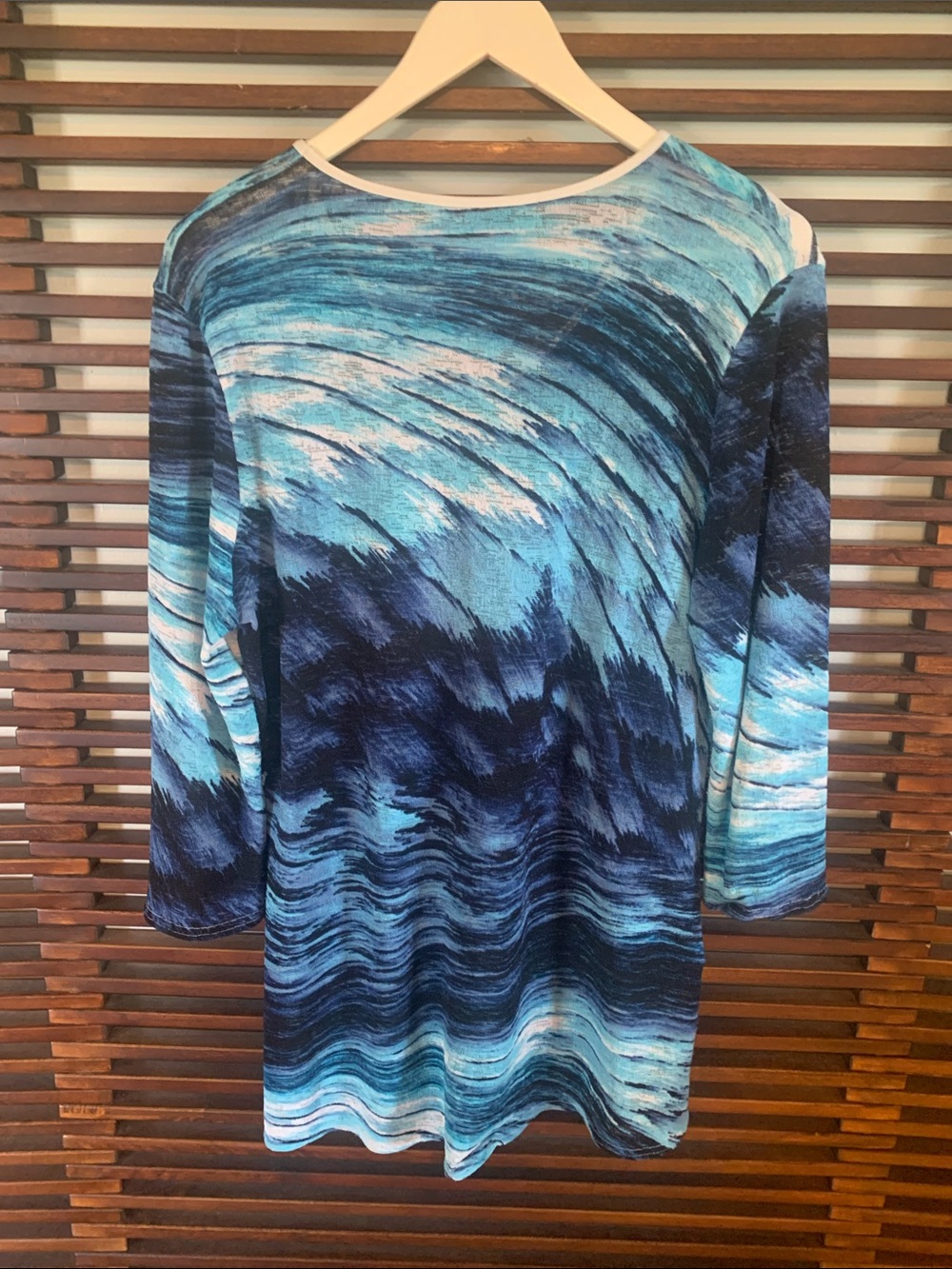 Blue Black Wave-Print V-Neck Top - Picture 6 of 8